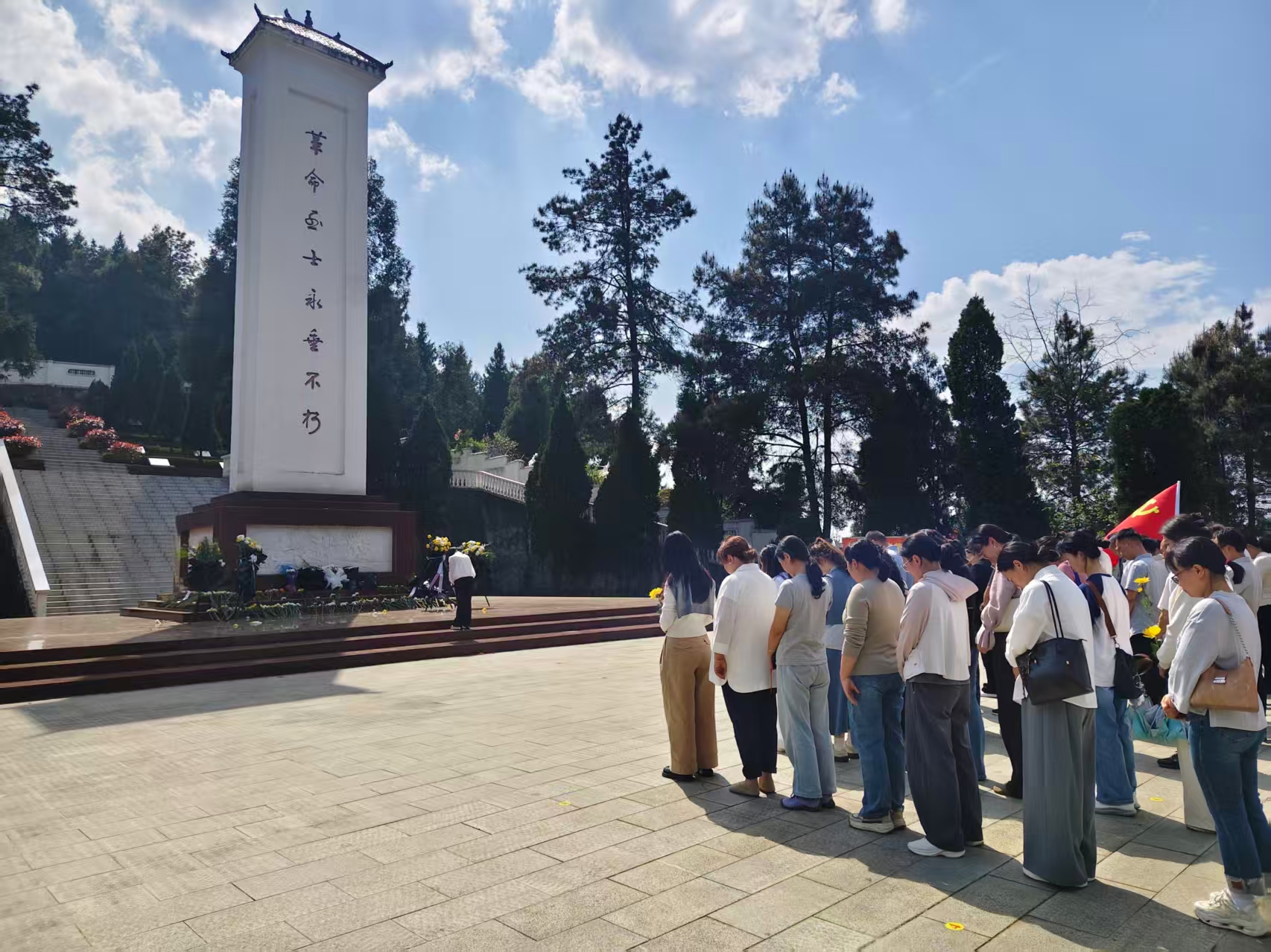 缅怀革命先烈 传承红色基因——州农科院机关党支部开展爱国主义教育主题党日活动