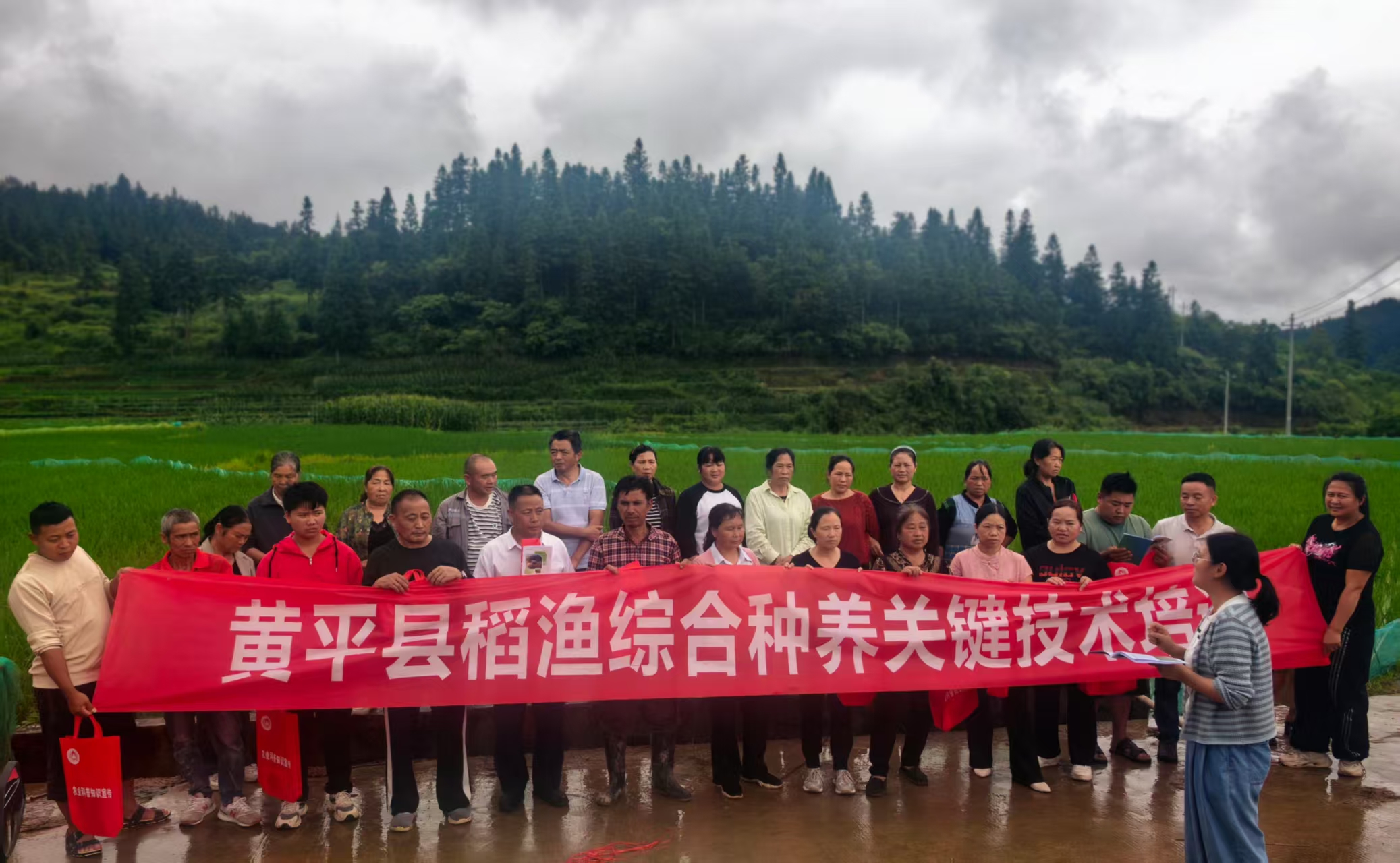 精准送技助产业  稻渔种养促振兴